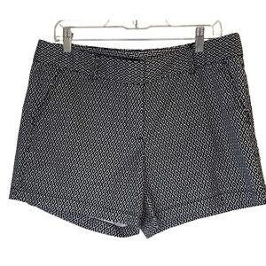 Land’N Sea Women’s Size 10 Black White Geometric Jacquard Dress Shorts
